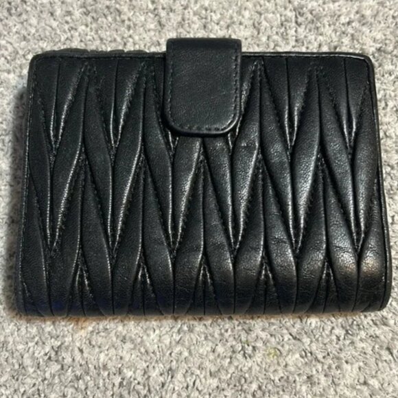 *GVY* MIU MIU Matelasse Gather Leather Bifold Wallet Black EUC++ - Picture 3 of 10